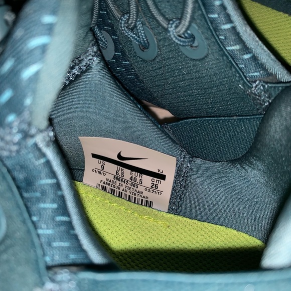 Nike Free Running Shoes - Picture 7 of 7